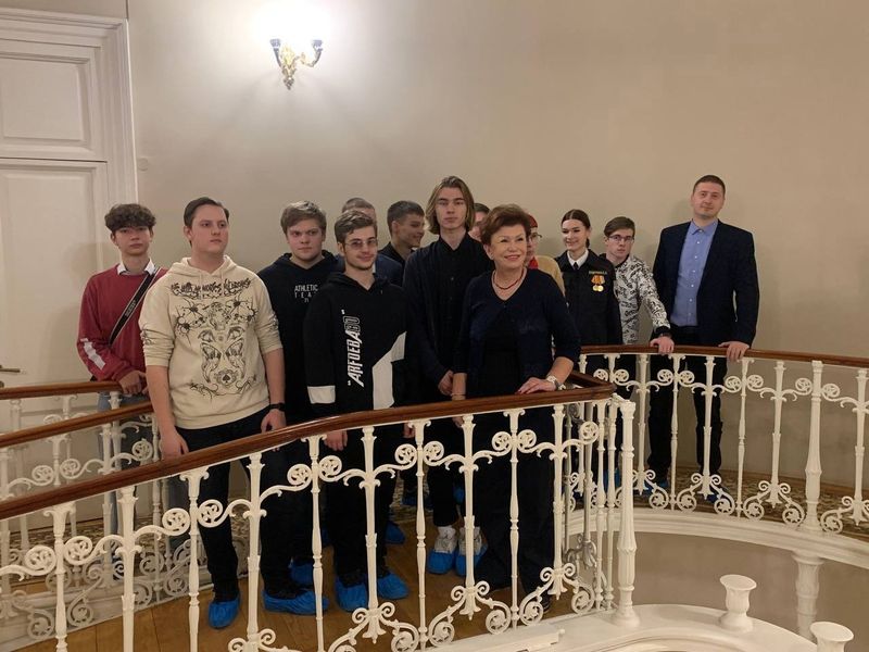 Колпинские активисты посетили Мариинский дворец