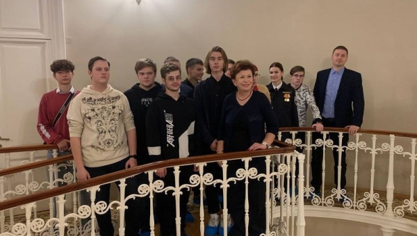 Колпинские активисты посетили Мариинский дворец