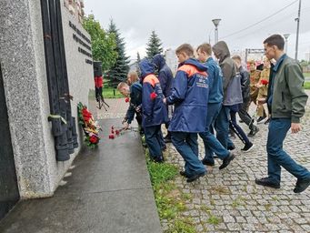 Акция "Цветы памяти" ко Дню окончания Второй мировой войны