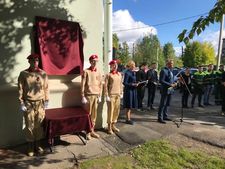 Церемония открытия мемориальной доски в честь Варвары Петровой