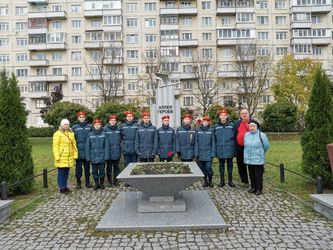 9 декабря в России отмечают день героев отечества.